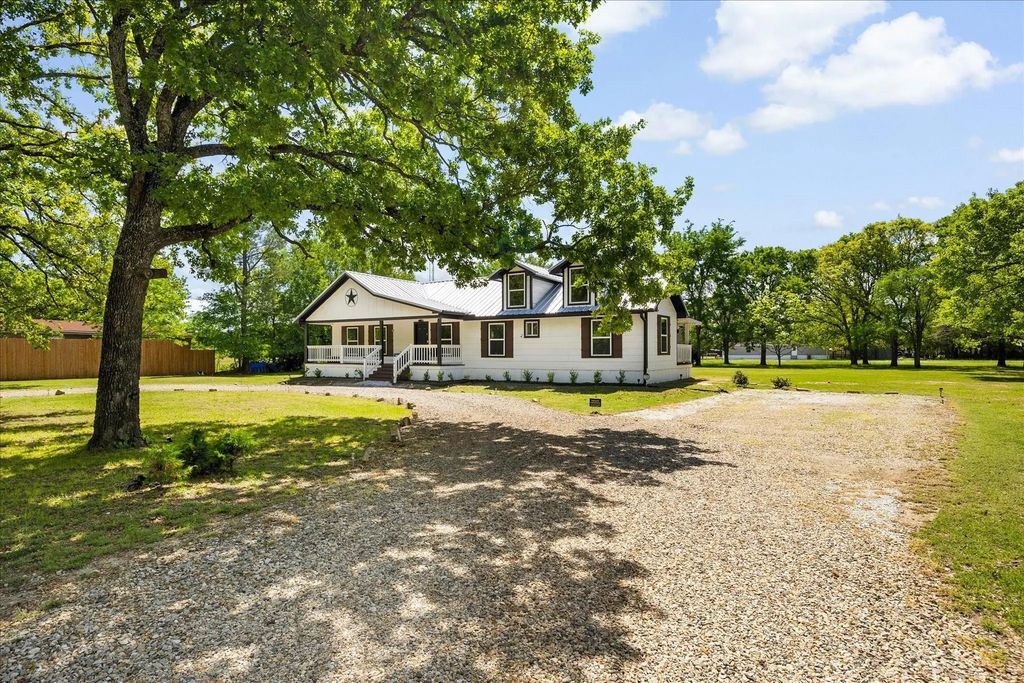2611 Private Road 2410, Quinlan