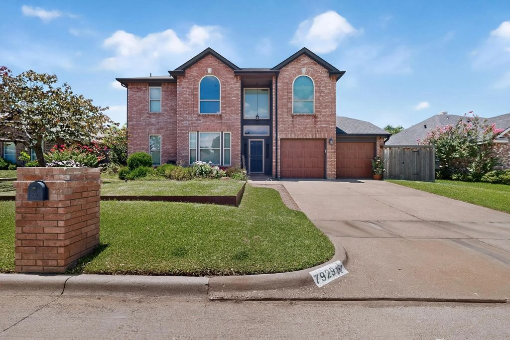 7929 Whispering Woods Lane, North Richland Hills