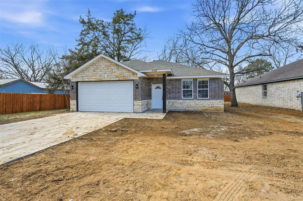 308 Lewis Street, Cleburne