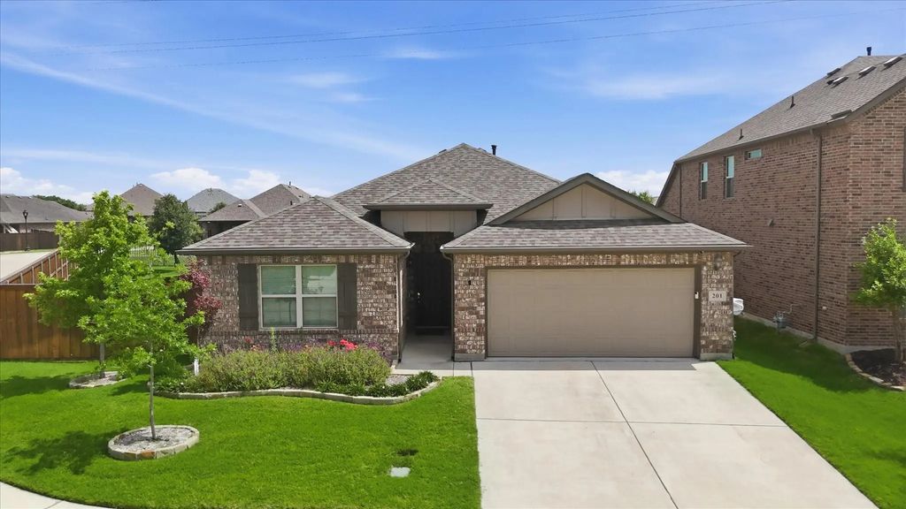 201 Black Alder Drive, Fort Worth