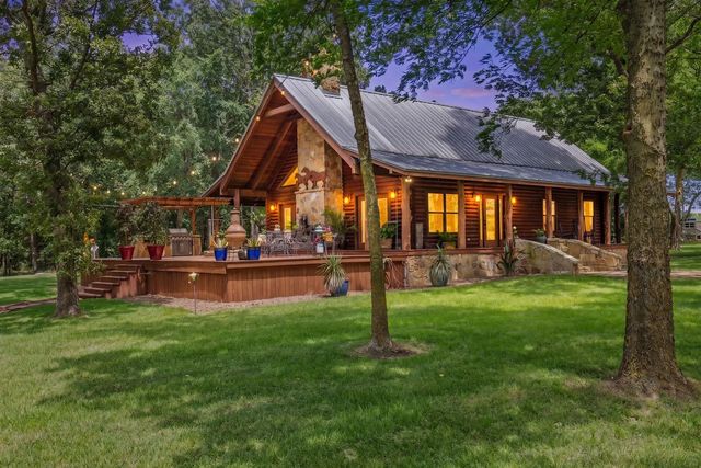 609 County Road 2421, Como