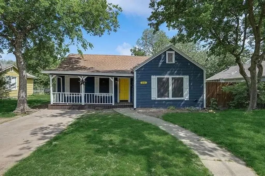 216 E Division Street, Pilot Point