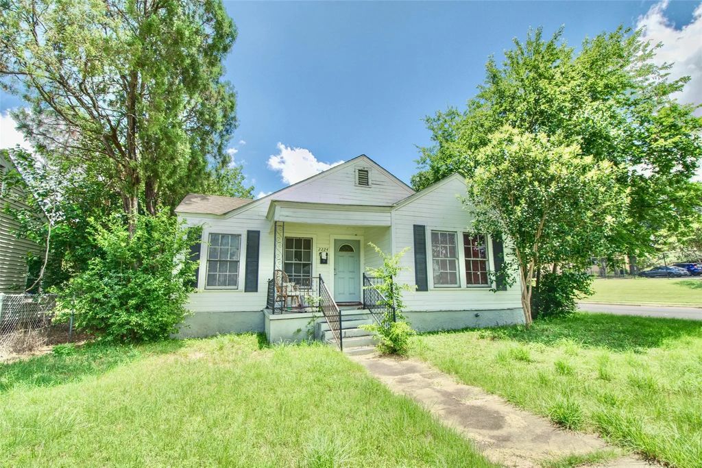 2224 Live Oak Avenue, Waco