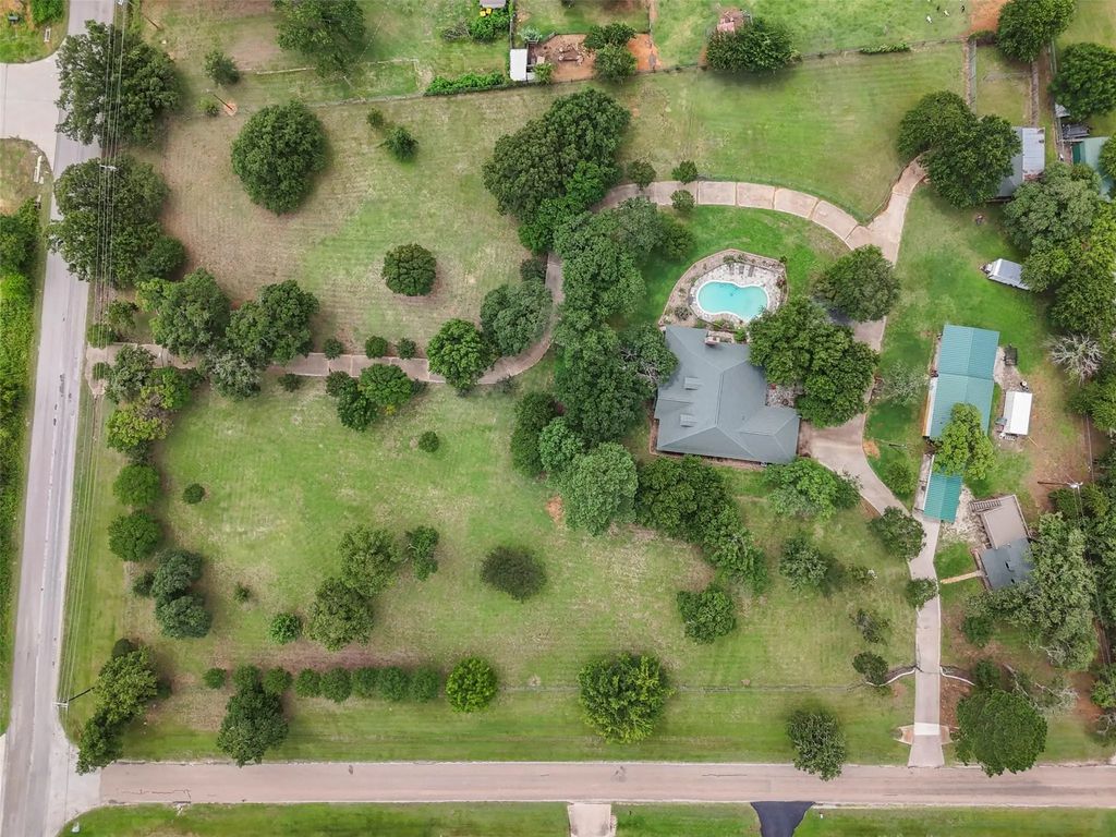 301 Ryan Avenue, Burleson