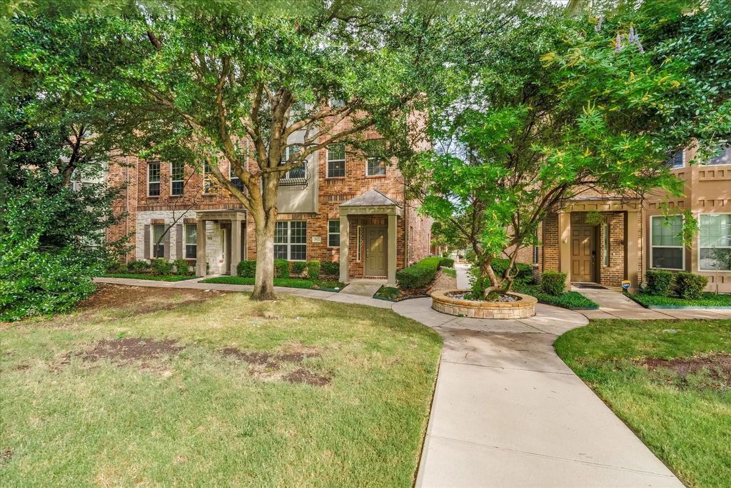 3912 Amberwood Drive, Addison
