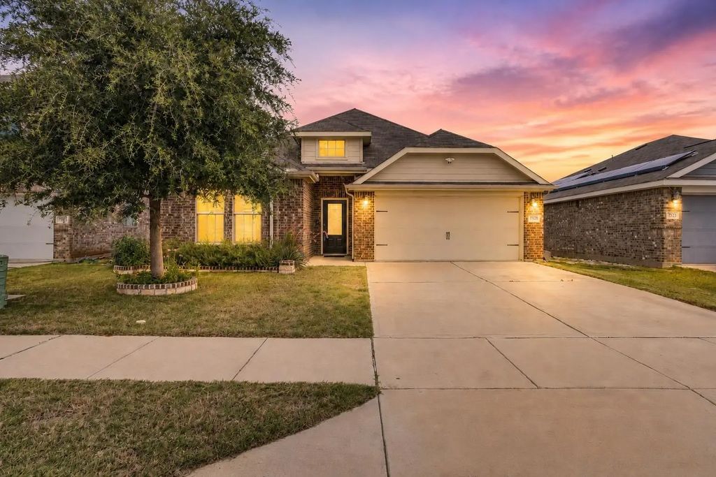 7529 Pleasant Oaks Street, Fort Worth