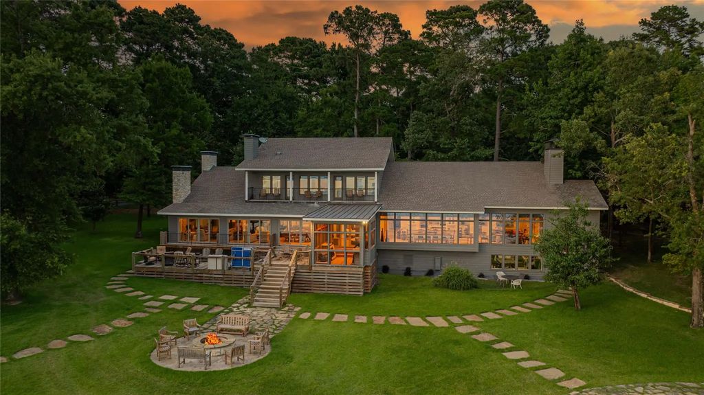 582 Windy Point Drive, Mount Vernon