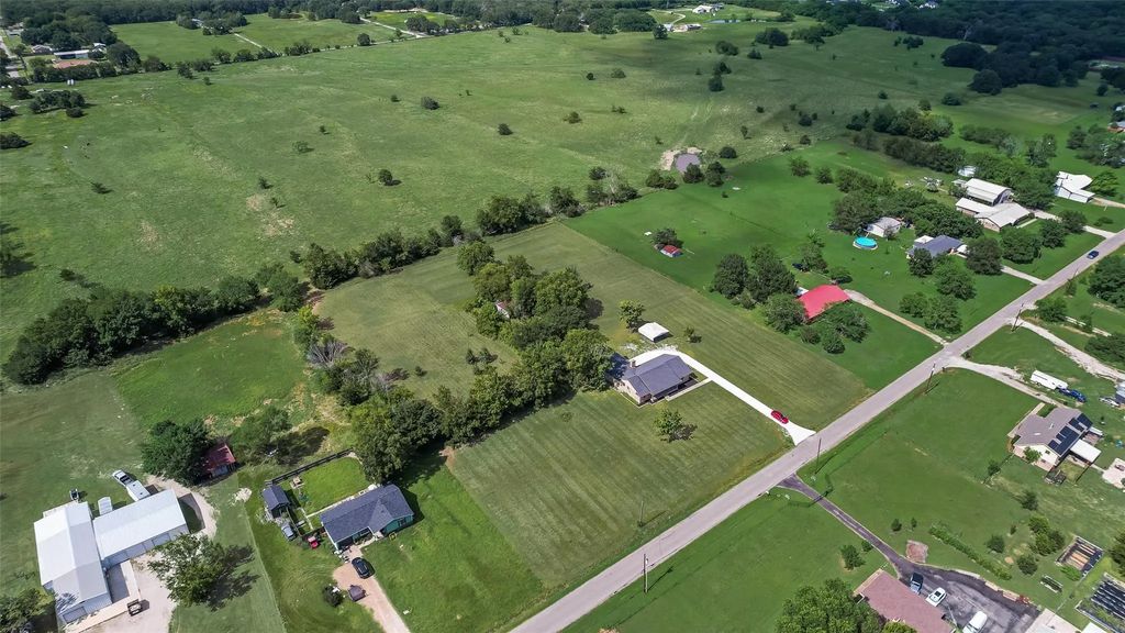 302 County Road 3320, Greenville