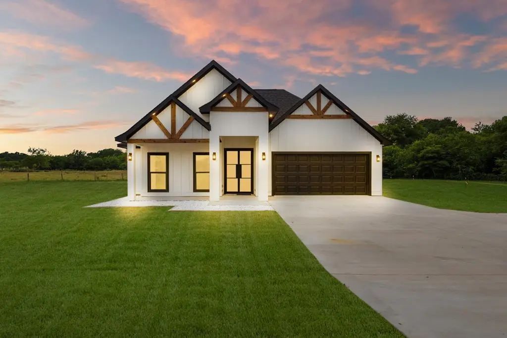 183 Private Road 8642, Canton