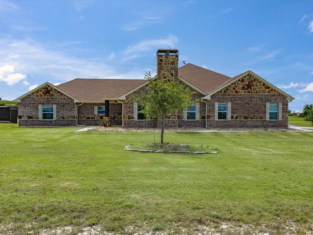1032 Justin Drive, Springtown