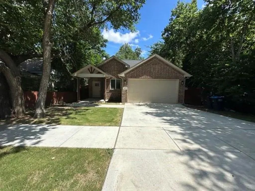 917 E Maddox Avenue, Fort Worth
