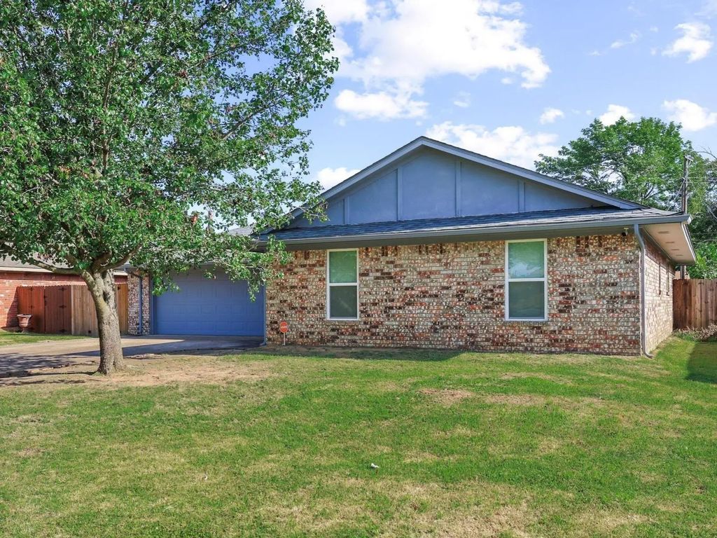 2715 Regal Drive, Denison