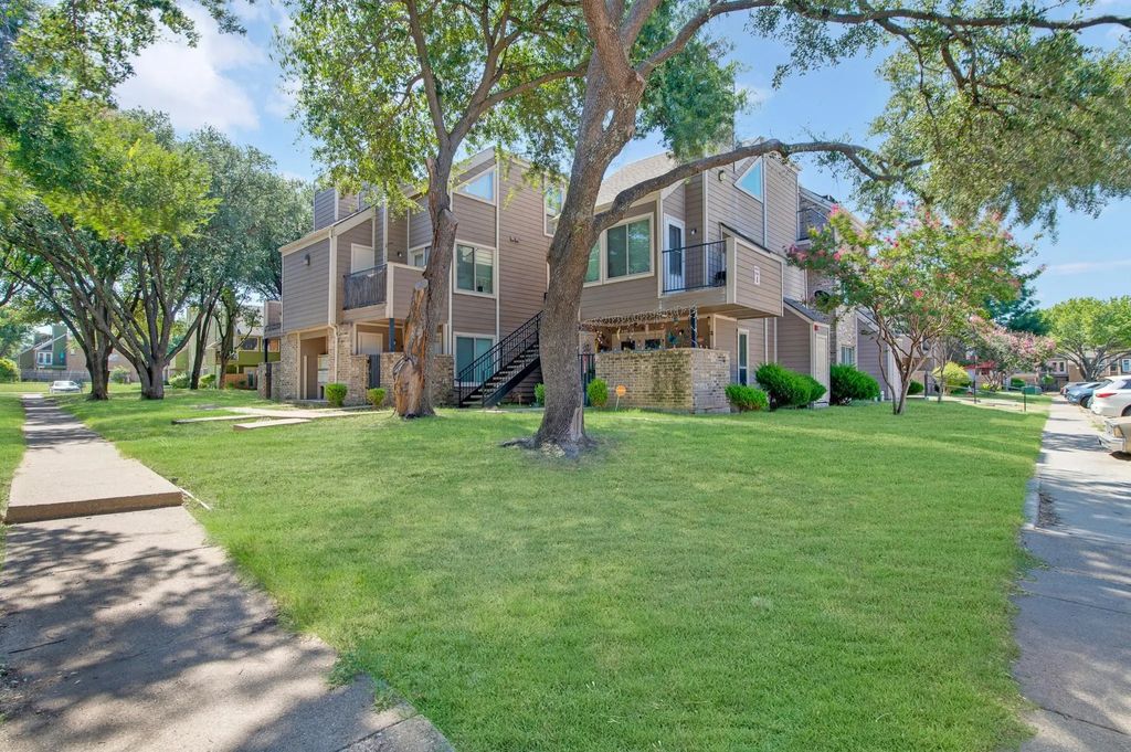 9829 Walnut Street 306, Dallas