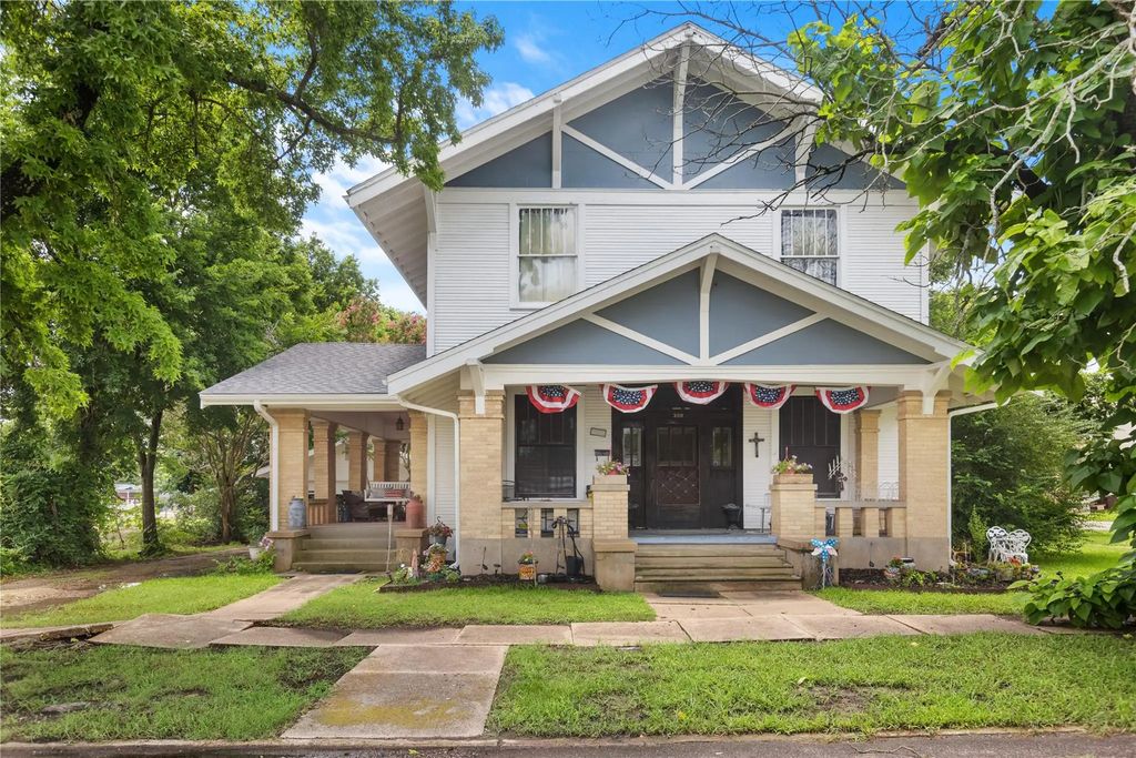 300 Hickory Street, Honey Grove