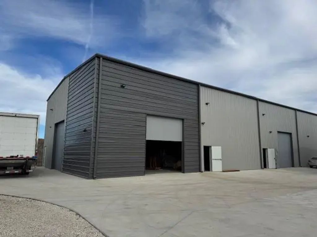 134 Industrial, Aubrey