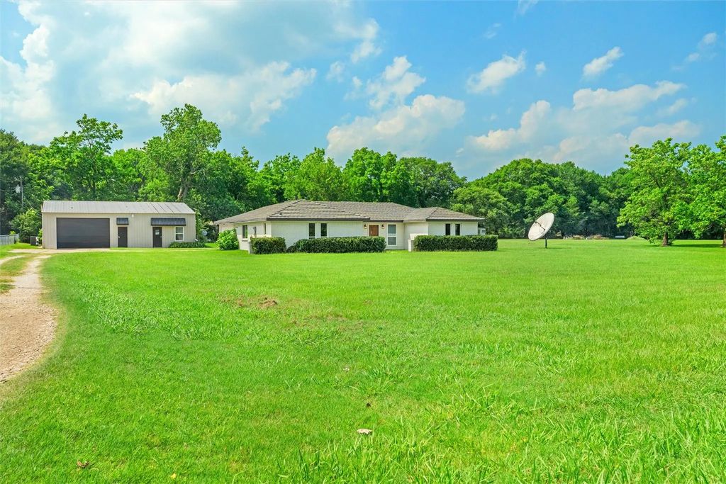 215 Pole Bridge Road, Seagoville
