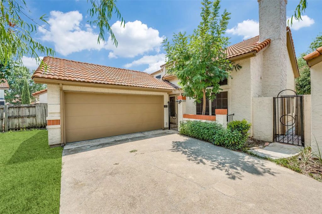 607 Mission Circle, Irving
