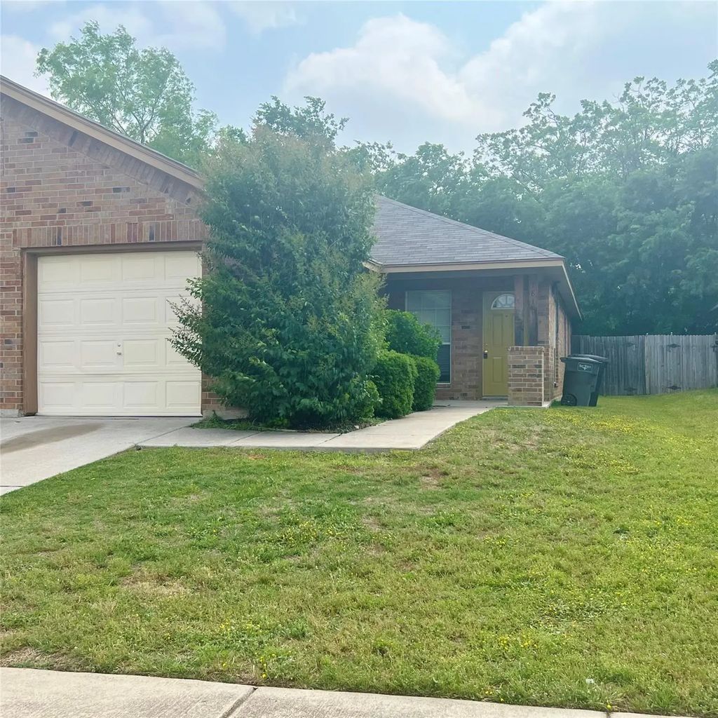 7811 Novella Drive, Fort Worth