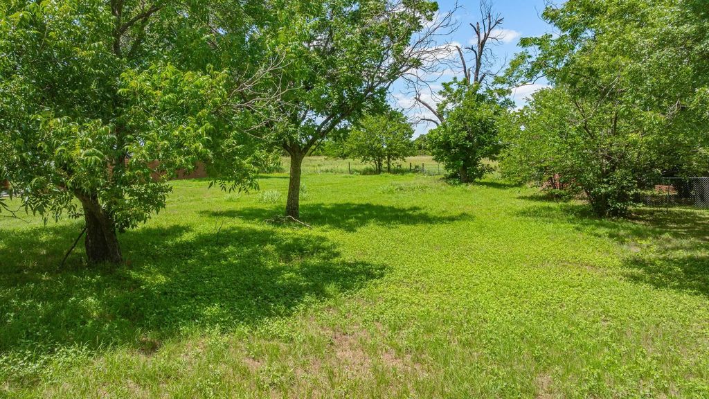 912 W Bridge Street, Granbury