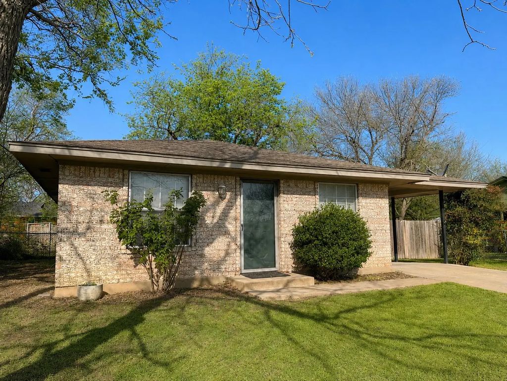 915 N 7th Street, Sanger
