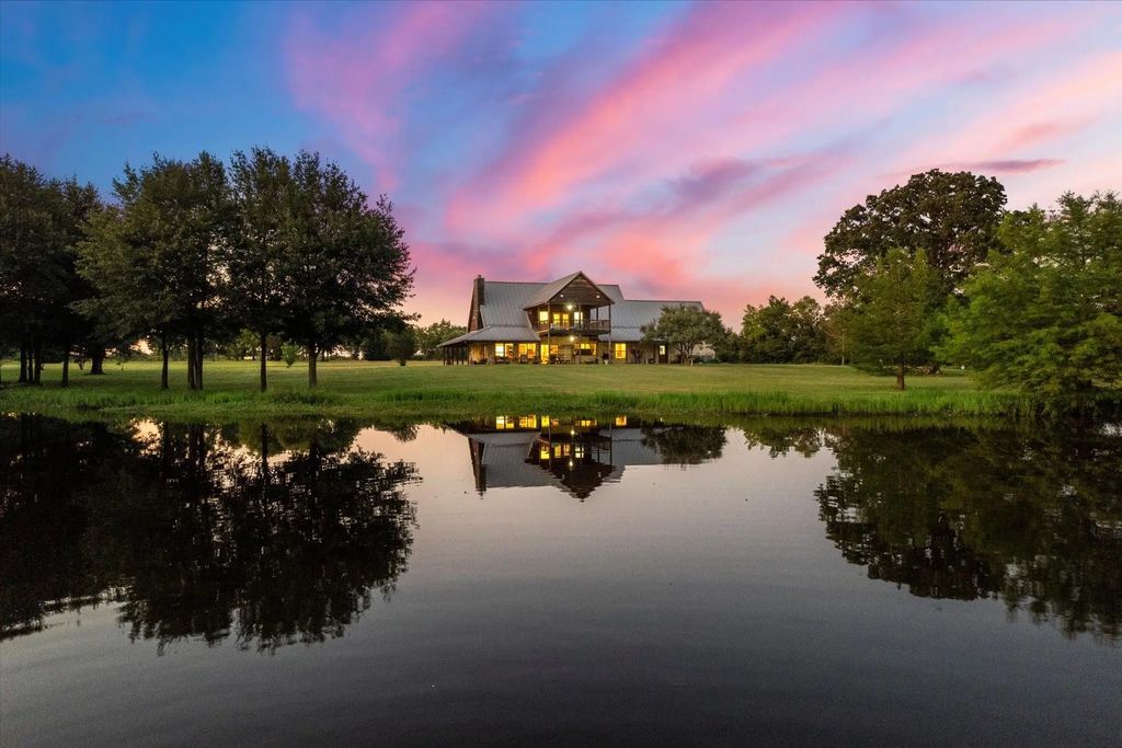 390 County Road 1573, Alba