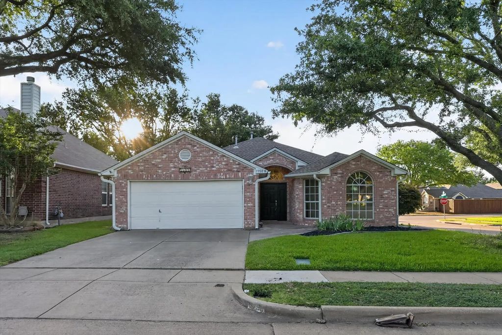 7700 Black Bear Court, Fort Worth
