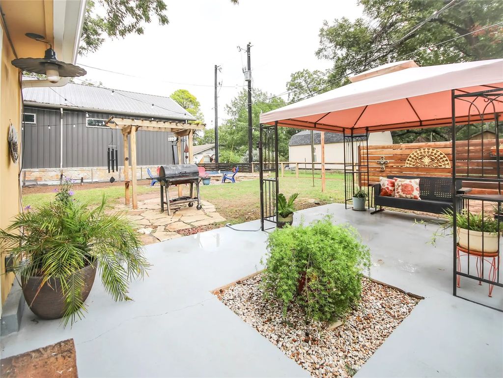 367 Hillcroft Drive, Weatherford