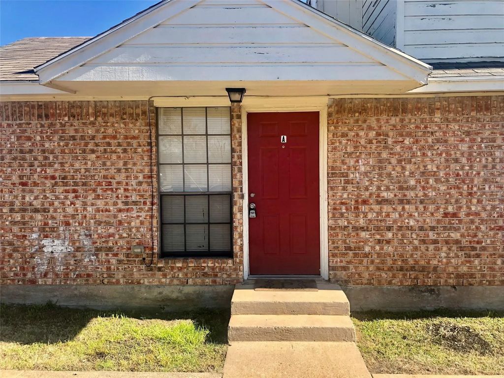205 S Kenney Street A, Kennedale
