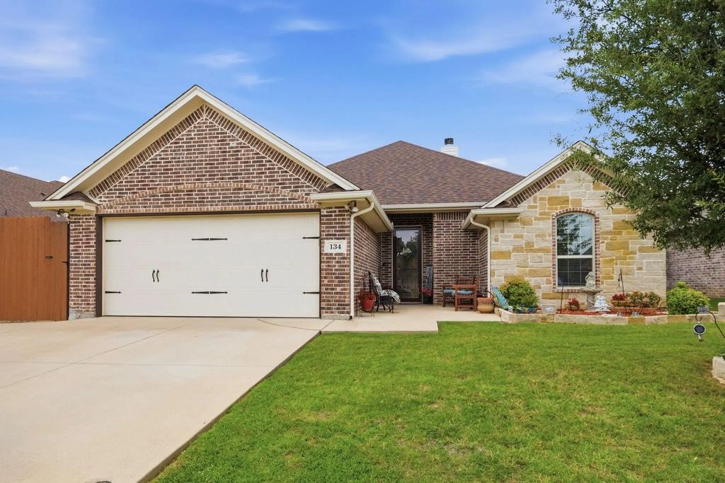 134 Donna Circle, Granbury