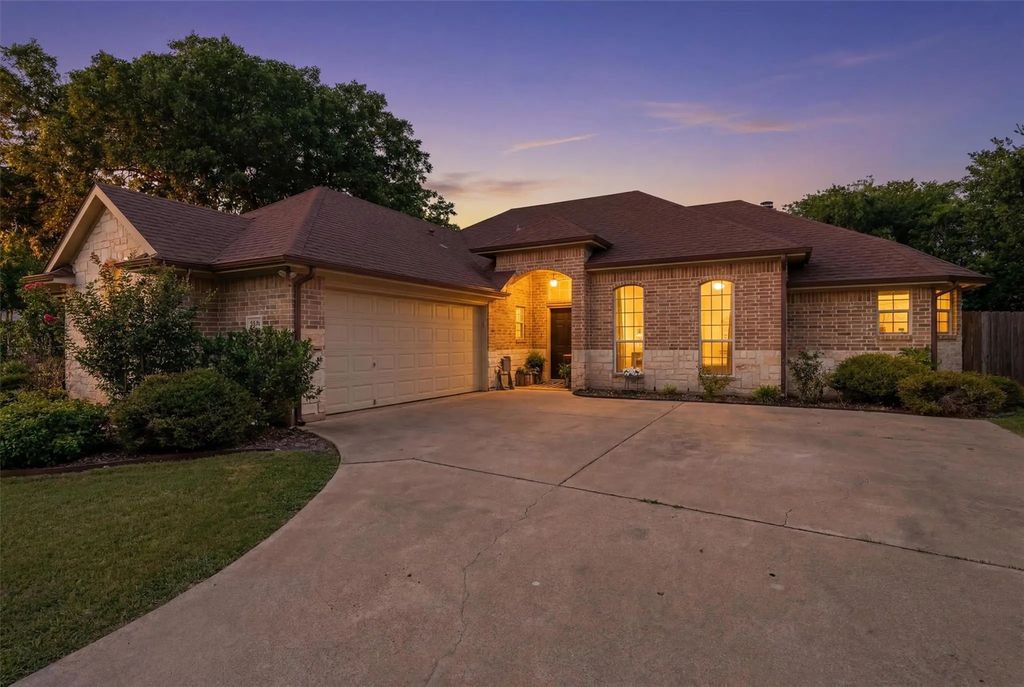4406 Two Creek Court, Granbury