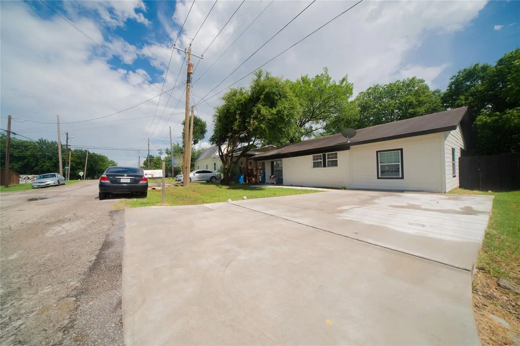 107 W Purdom Avenue, Alvarado
