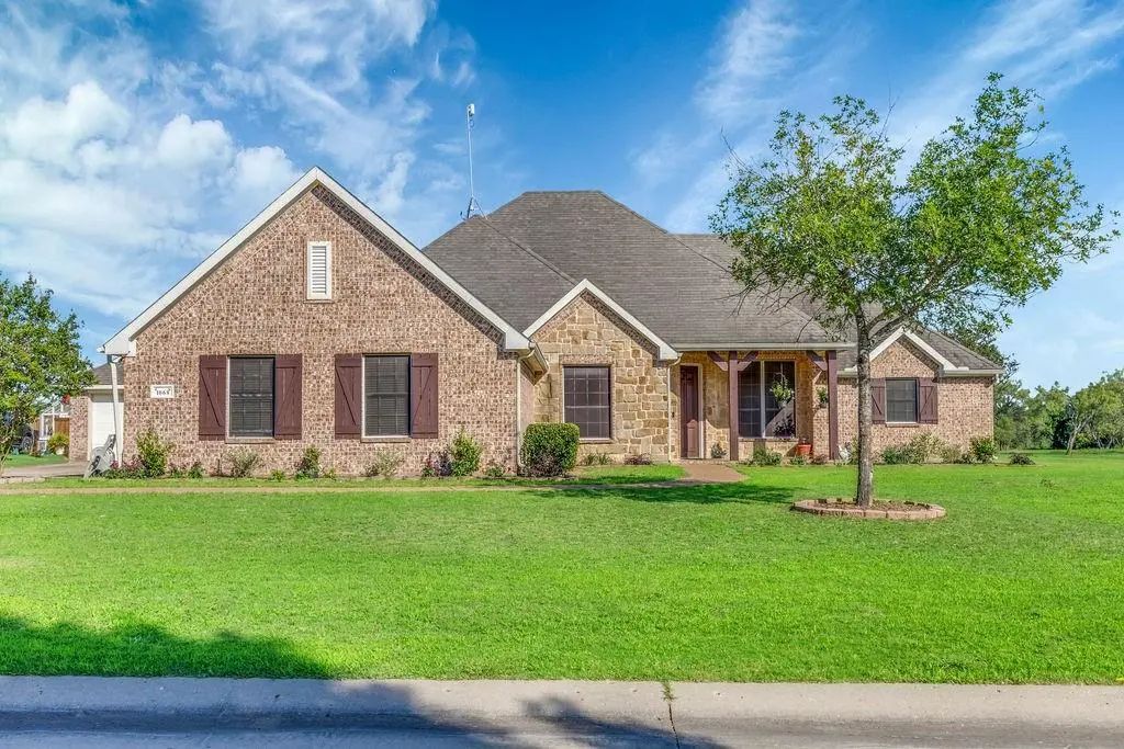 1068 Oak Creek Circle, Royse City