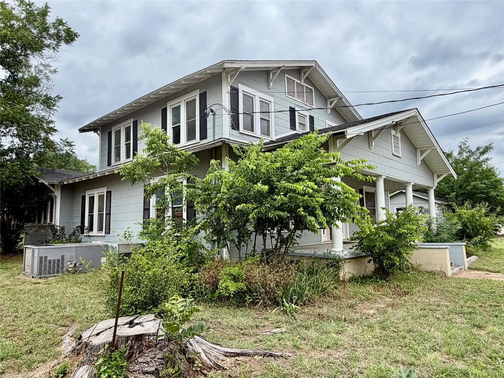 407 S Lamar Street, Eastland