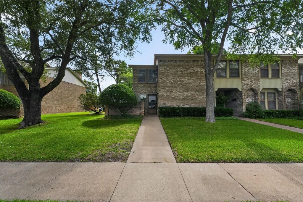 717 Towne House Lane, Richardson