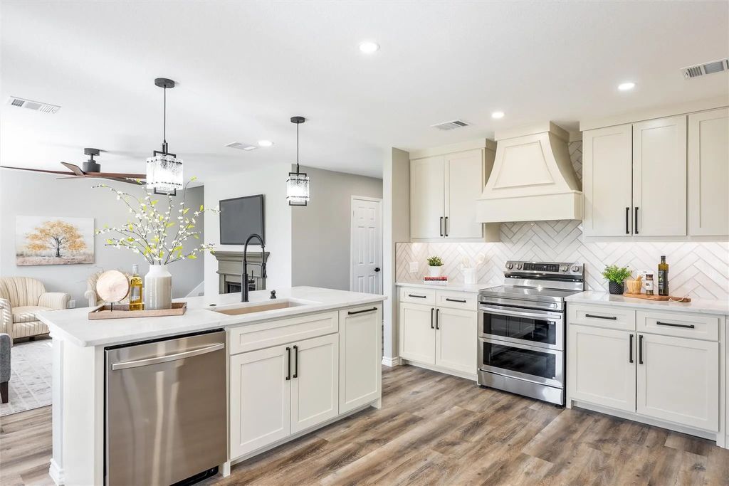 1123 Caroline Drive, Princeton