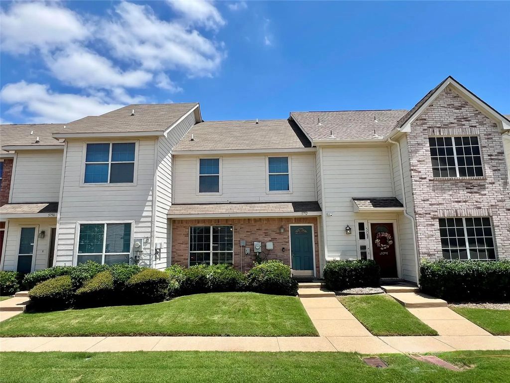 5752 Giddyup Lane, Fort Worth