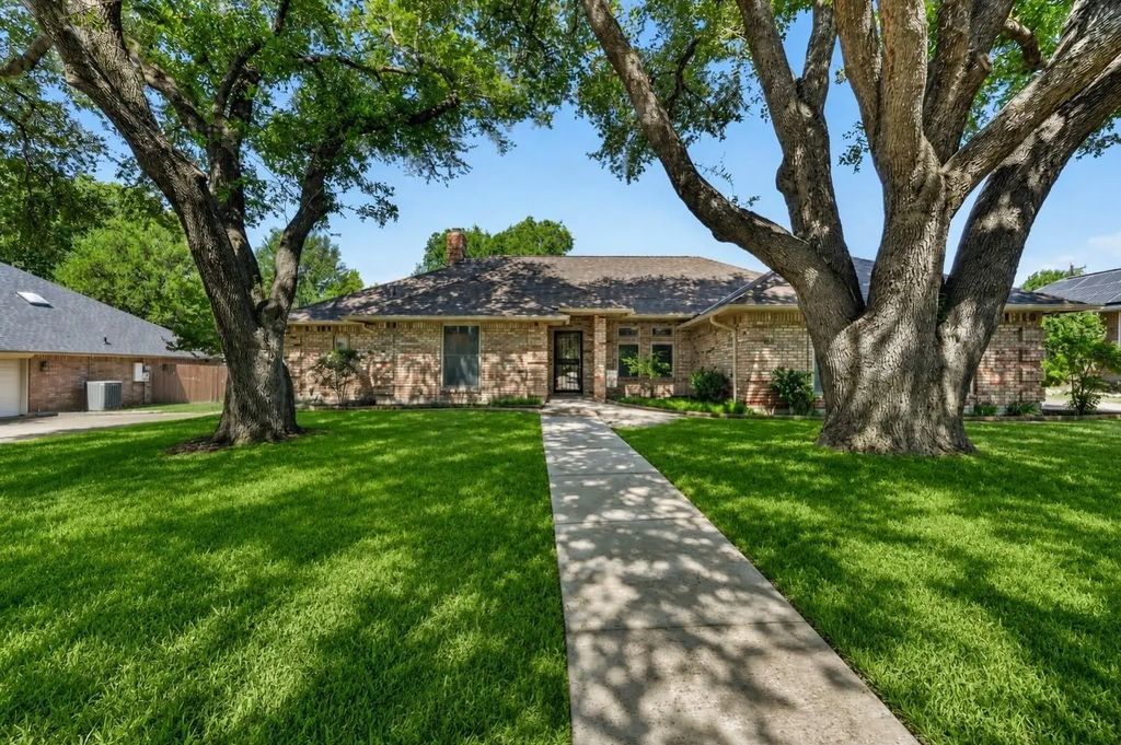 3800 Snow Creek Drive, Fort Worth
