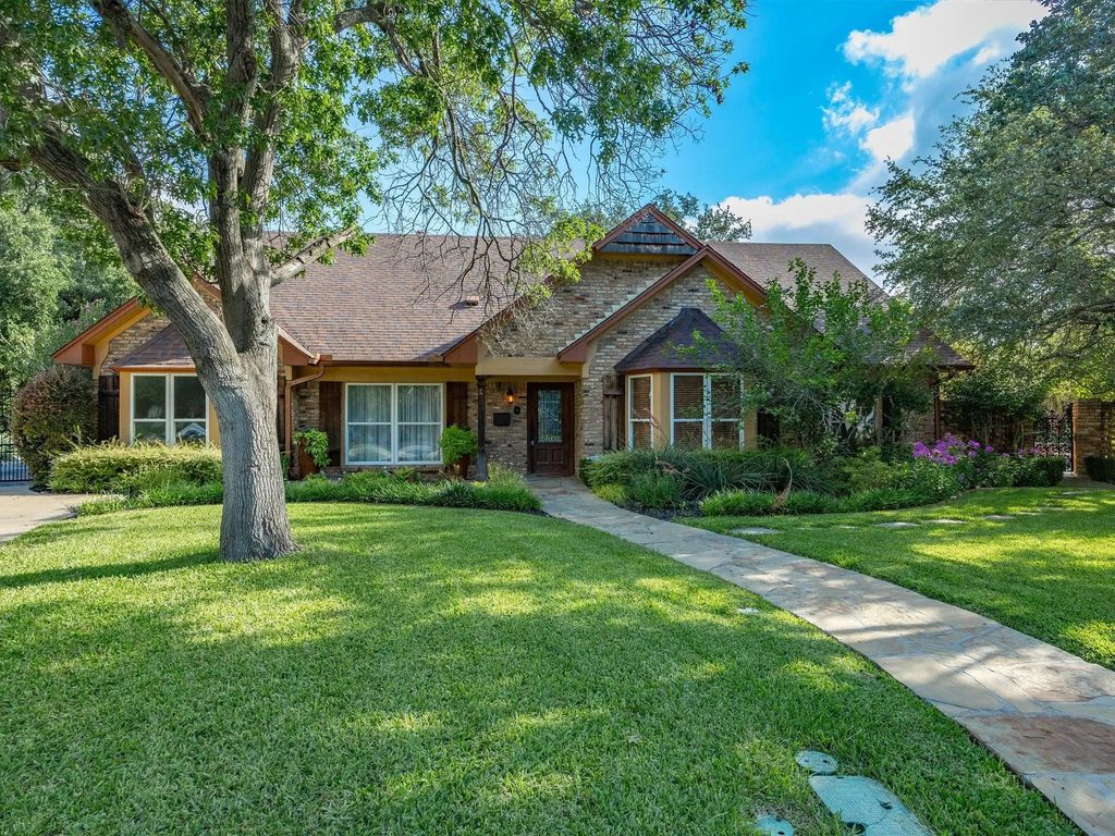 4400 Summercrest Court, Fort Worth