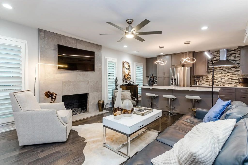 7818 Meadow Park Drive 216, Dallas