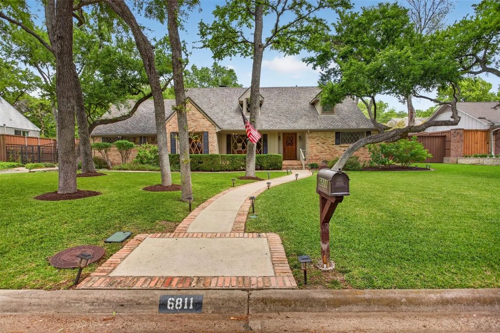 6811 Bradbury Lane, Dallas