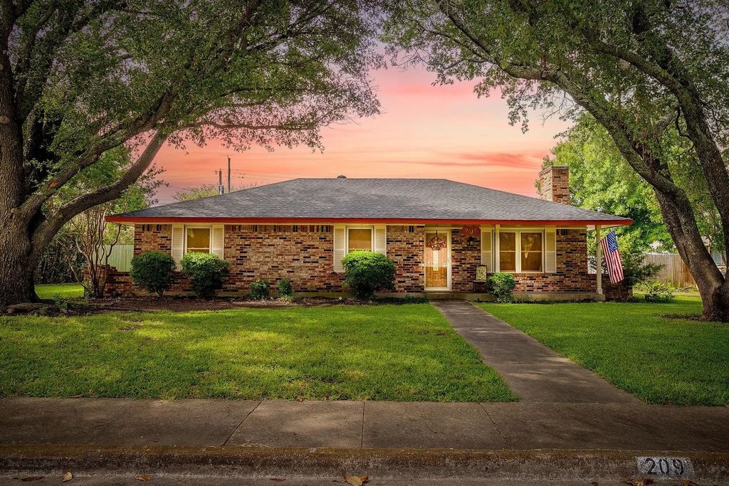 209 Hillcrest Drive, Midlothian