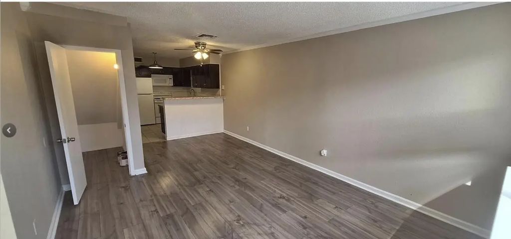 805 N Oak Street 105, Arlington