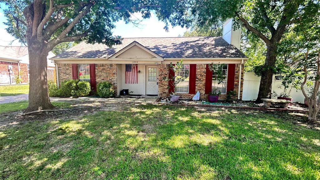 3904 Manzinita Street, Fort Worth
