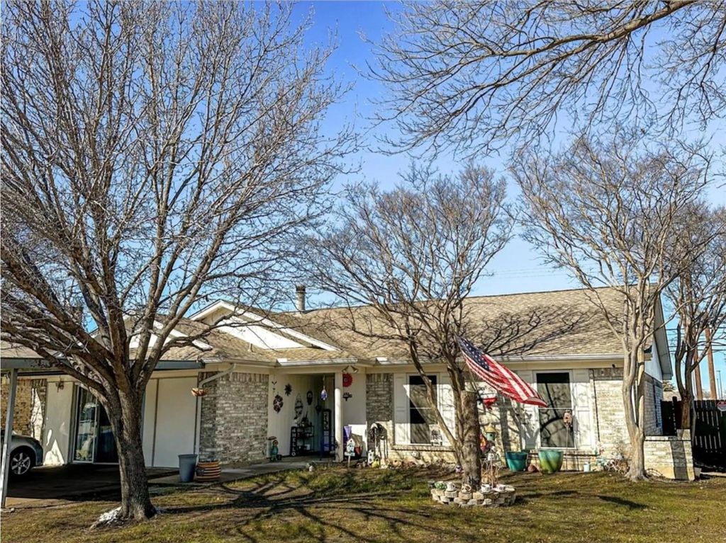 1324 N Creek Drive, Saginaw