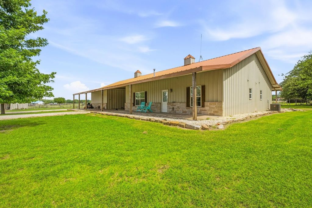 2400 Horsemans Drive, Stephenville