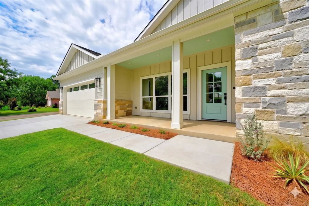 298 Autumn Wood Trail, Gun Barrel City
