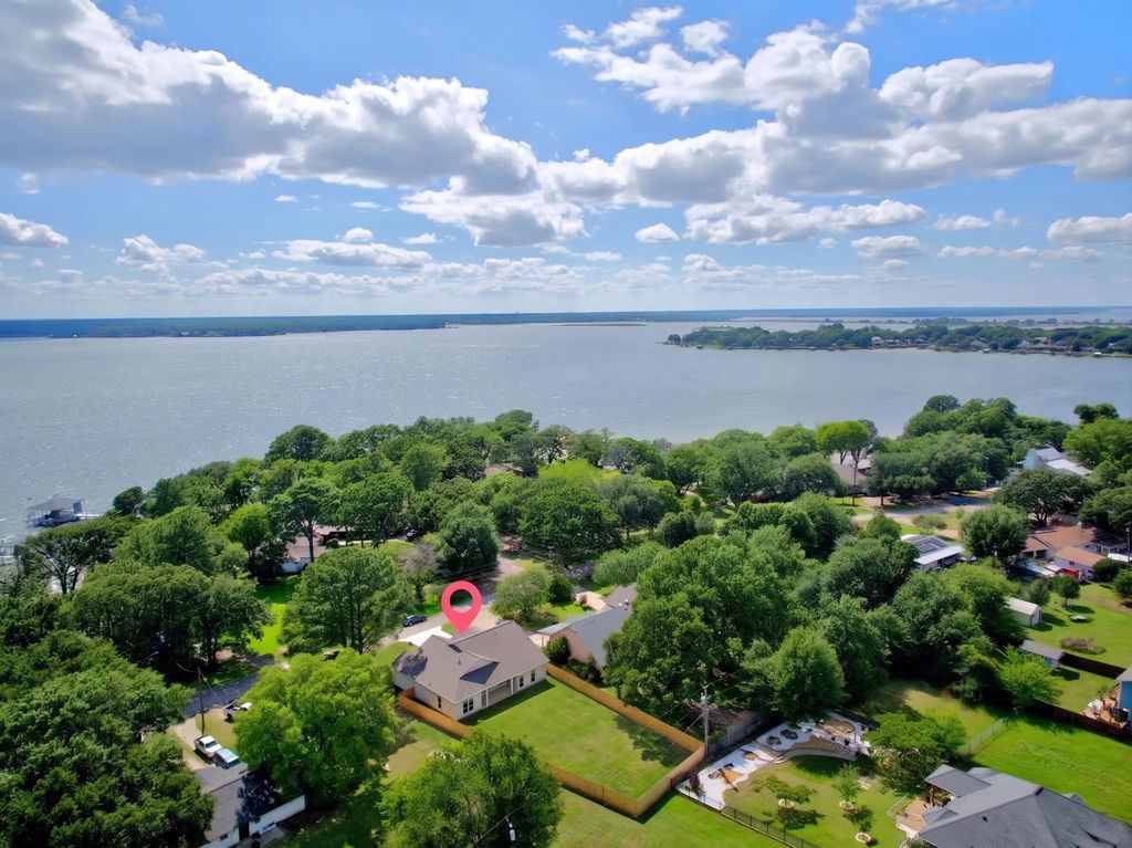 298 Autumn Wood Trail, Gun Barrel City