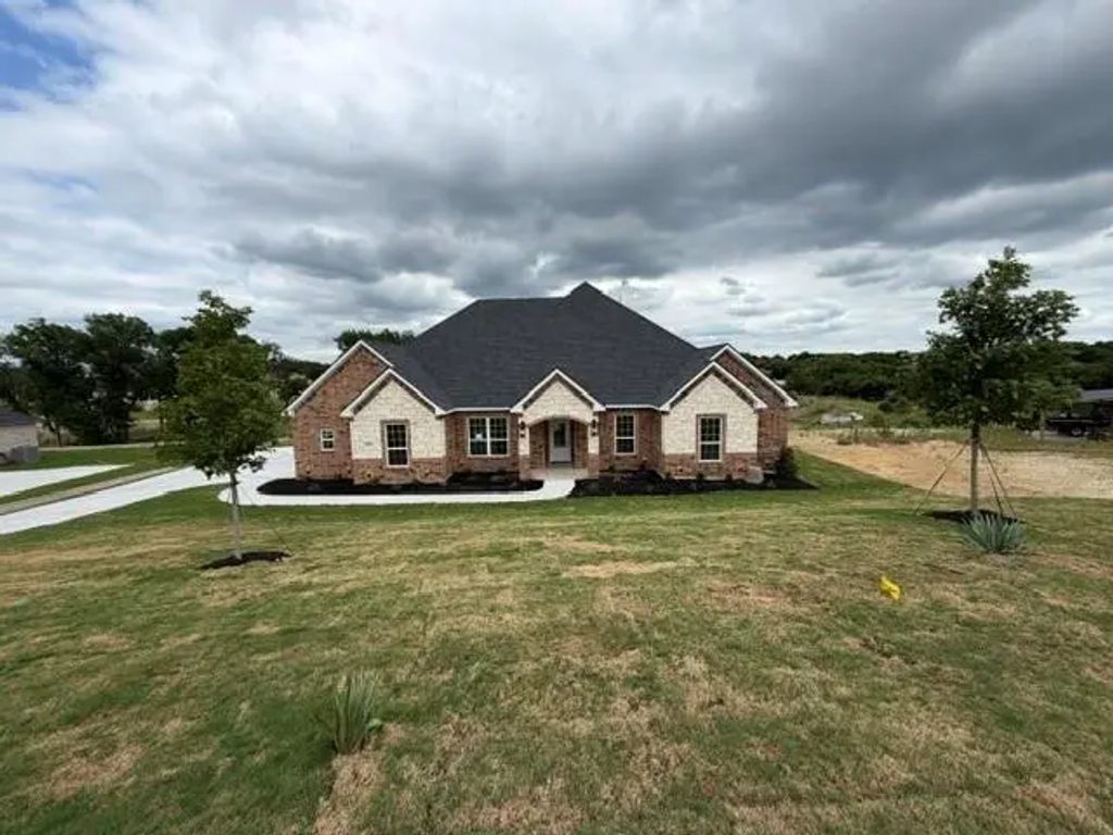 1035 Deer Island Court, Azle