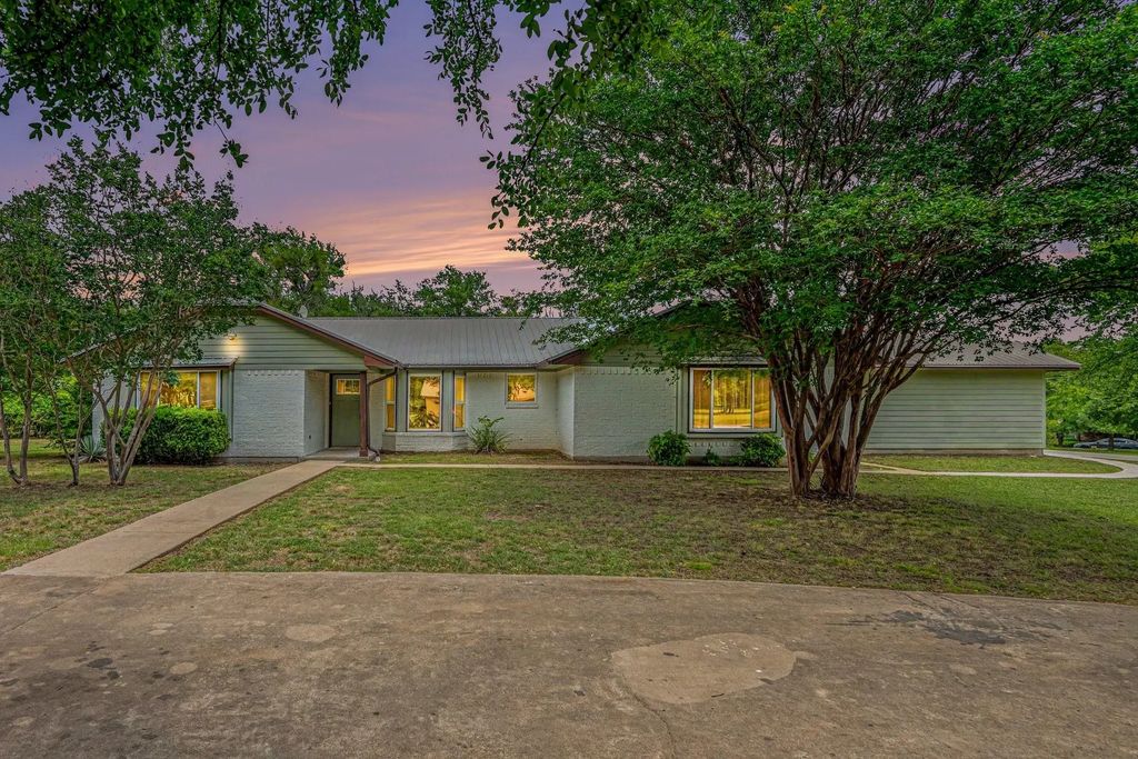 217 Kingswood Road, Willow Park