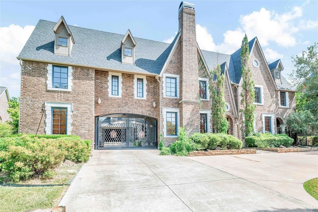 22 Dunrobin, Garland